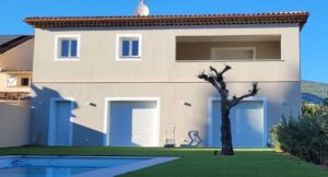 Façade de villa traitée avec une peinture thermique de Renovcoat